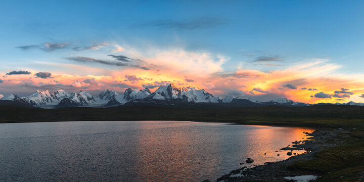 Sunset over Dream Lake and Kizil-Asker glacier, Kakshaal Too in the Tian Shan mountain range near the Chinese border, Naryn Region, Kyrgyzstan