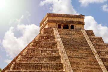 The amazing Kulkulcan pyramid in Chichen Itza, perfectly observing the entrance to his castle or also known as the temple of the Yucatan Peninsula in Mexico, this is an old Mayan ruin.