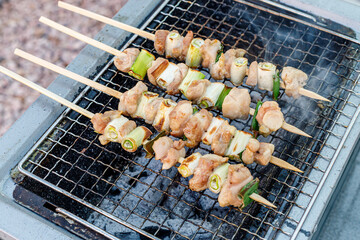 	炭火の焼き鳥が4本