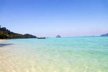 Paradise beach is a really tranquil place. Crystal clear water and a very interesting snorkeling reef at Koh Kradan in Trang, Thailand. 