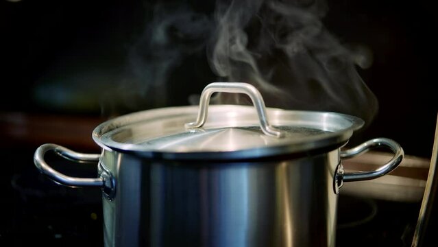 pot steaming due to hot temperature and boiling water
