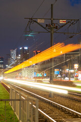 Fototapeta na wymiar Widok na centrum Warszawy z poziomu ulicy od strony Mokotowa na tle przejeżdżającego tramwaju lini 33