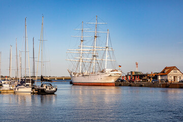 Fototapeta na wymiar Segelschulschiff Gorch Fock I im Stralsunder Hafen.