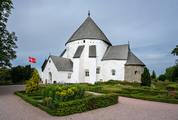 Die "Østerlars Kirke" ("Kirche von Østerlars") ist die größte der vier Rundkirchen auf Bornholm