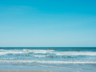 Fototapeta na wymiar Blue sky beach