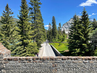 Piste cyclable à Banff en Alberta, Canada - 589561658