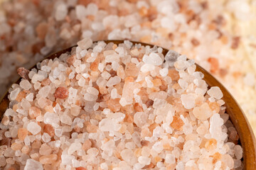 Fototapeta na wymiar A large number of pink salt crystals of different sizes