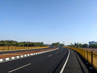 Fototapeta premium the empty roads of india with no vehicles on it and long curve