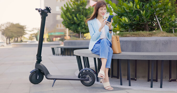 use phone with electric scooter