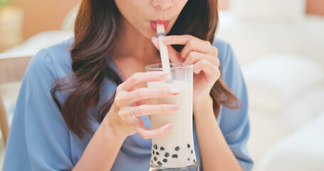 girl drink bubble tea