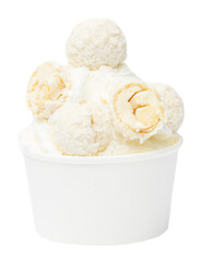 Frozen Yoghurt mit Kokos Kugeln in einem Pappbecher