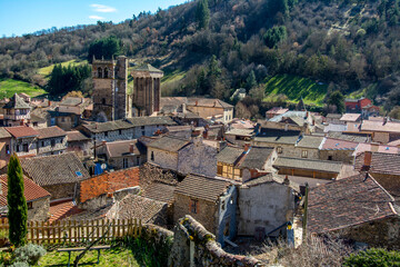 Blesle classé comme l'un des plus beaux villages de France. La Tour de Massadou et le clocher de...