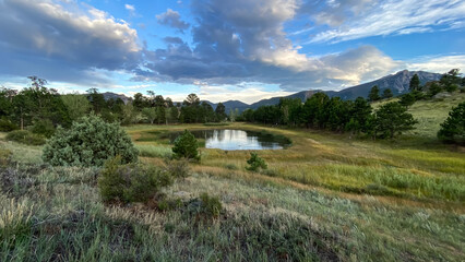 Fototapeta na wymiar Colorado campground pond surrounded by mountains