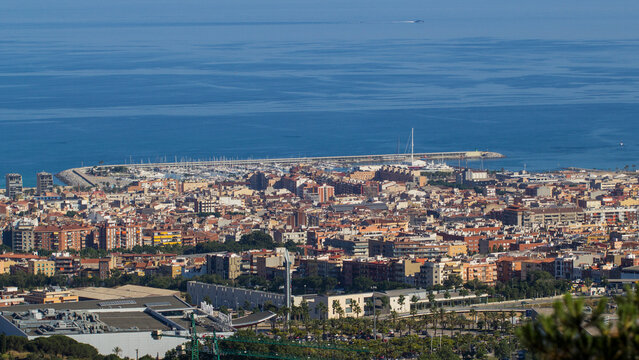 Puerto de Mataro desde el parque forestal