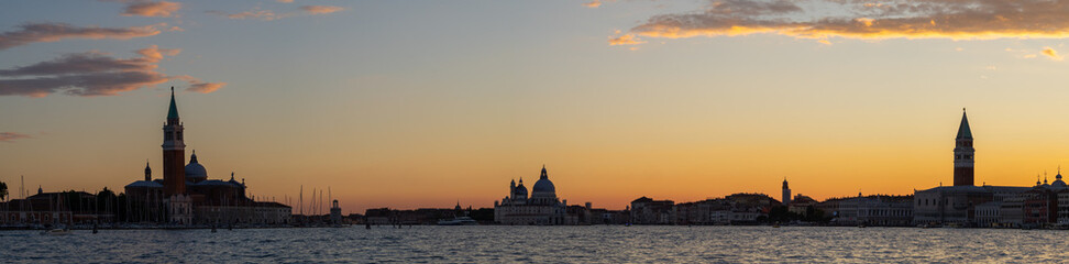 Obraz premium Panorama of Venice skyline at sunset from San Giorgio to San Marco