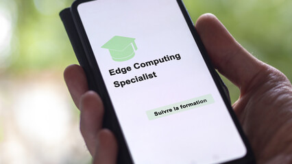 Edge computing specialist program. A student enrolls in courses to study, to learn a new skill and pass certification. Text in French