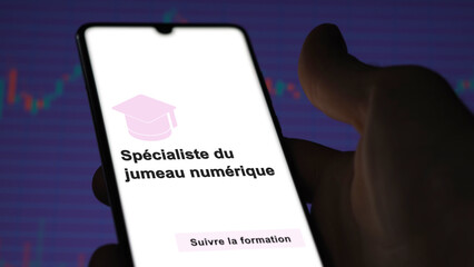 Digital twin specialist program. A student enrolls in courses to study, to learn a new skill and pass certification. Text in French