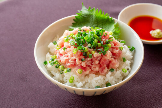 「ネギトロ丼」の写真素材 | 631件の無料イラスト画像 | Adobe Stock