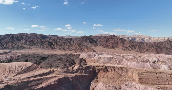 Aerial footage of the disappearing lake in the Timna mines.