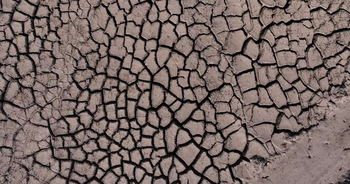 Aerial footage of the disappearing lake in the Timna mines.