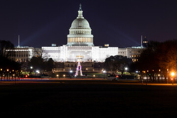 Obraz premium Night Long Exposure Photo of Washington DC Capital Building During Christmas With Construction