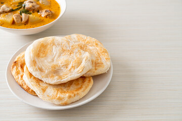 Chicken curry soup with roti
