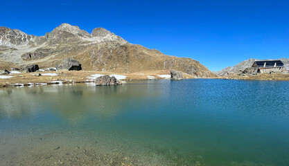 Obraz premium High alpine lakes next to the mountain hut (Chamanna da Grialetsch CAS or Grialetsch-Hütte SAC) in the massif of the Albula Alps, Zernez - Canton of Grisons, Switzerland (Kanton Graubünden, Schweiz)