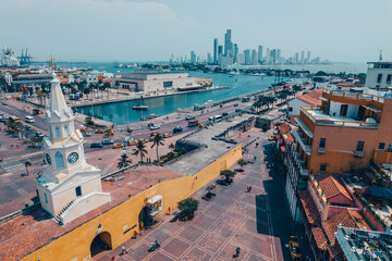 Paisaje urbano de la ciudad de Cartagena (Colombia), incluyendo sus playas, fuertes, murallas,...