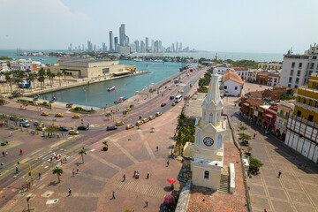 Paisaje urbano de la ciudad de Cartagena (Colombia), incluyendo sus playas, fuertes, murallas,...