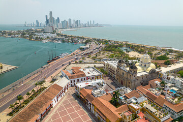 Paisaje urbano de la ciudad de Cartagena (Colombia), incluyendo sus playas, fuertes, murallas,...