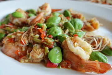 The popular food of Thailand is southern food. Sauteed Sauteed Balls with Shrimp