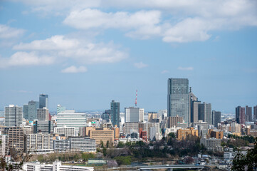 仙台市の街並みと青空