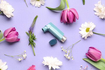 Obraz na płótnie Canvas Asthma inhaler with flowers on lilac background