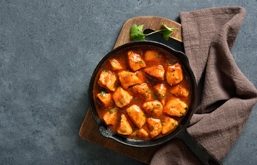 Sweet and spicy chicken bites with sauce