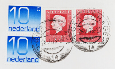 briefmarke stamp vintage retro alt old nederland niederlande holland dutch netherland 10 blau blue rot red 55c 1978 profile queen königin post letter mail brief papier paper 