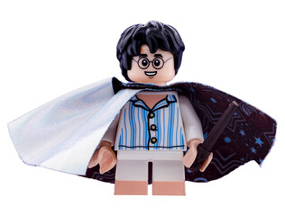 Fototapeta premium Dortmund - Deutschland 7. April 2023 Lego Minifigure Harry Potter mit Umhang