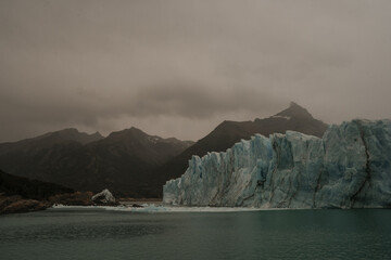 Fototapeta na wymiar Paisajes los Andes, Argentina y glaciares perito moreno. 