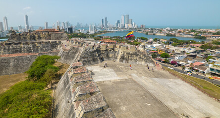 Paisaje urbano de la ciudad de Cartagena (Colombia), incluyendo sus playas, fuertes, murallas,...