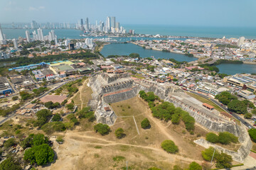 Paisaje urbano de la ciudad de Cartagena (Colombia), incluyendo sus playas, fuertes, murallas,...
