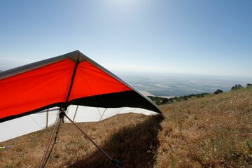 Beautiful shot of a hang glider on top of a mountain at Bear Mountaain State Park, California