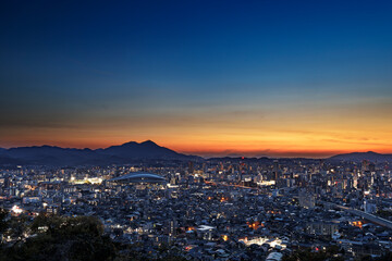 福岡県北九州市の綺麗な夕焼けとビル群
