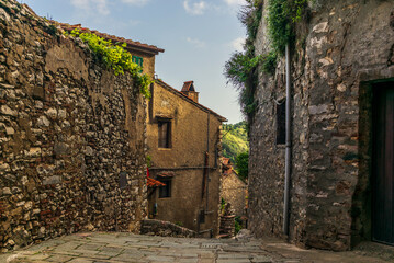 Narrow streets and alleys in the medieval town of Sassetta