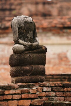 Ruins of old monks from the Ayutthaya period, which was the capital of Thailand in the past, but were destroyed by the Burmese army.