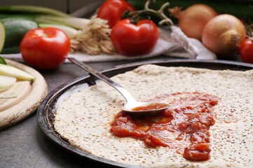 Fresh and healthy pizza crust with wholemeal flour, sesame and linseeds - 589894484