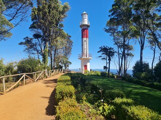 Faro en luz de lota