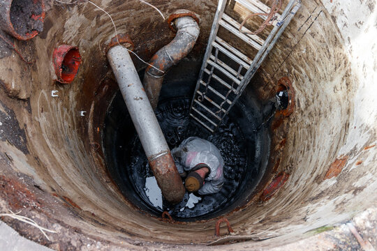 Replacing the fecal pump in the fecal well. Work on the replacement of the fecal pump