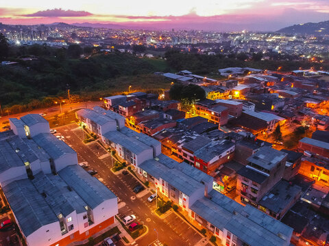 Esto es colombia un pais lleno de amor, cultura, biodiversidad, aventuras, paisajes donde podras amar y disfrutar todo lo que te rodea, ven te invito a conocer el eje cafetero y todos sus alrededores 