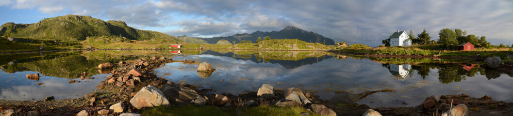 Fototapeta premium Landschafts-Panorama auf den Lofoten