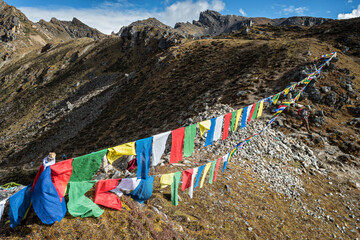Drapeaux de prières au col de Keche La (ou Kache La), 4660 mètres d’altitude, seizième jour du Snowman Trek, Bhoutan
