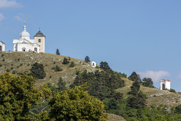 góra z kościołem